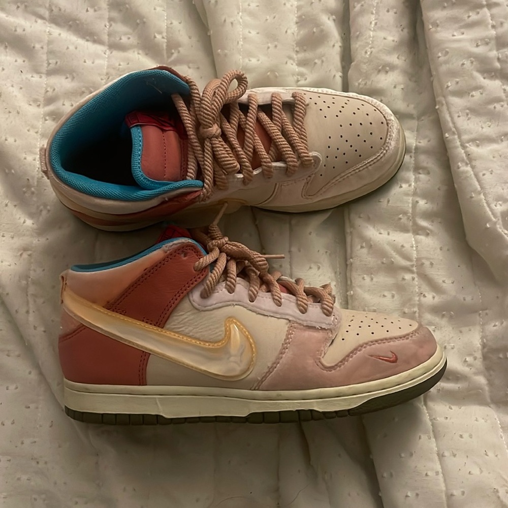 Strawberry Milk dunks mid